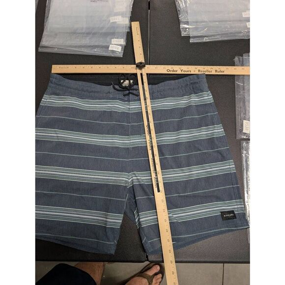 RIP CURL Lay Days Pacific Rinse Stripe 17'' Volley Shorts Men's 38 - Picture 6 of 6